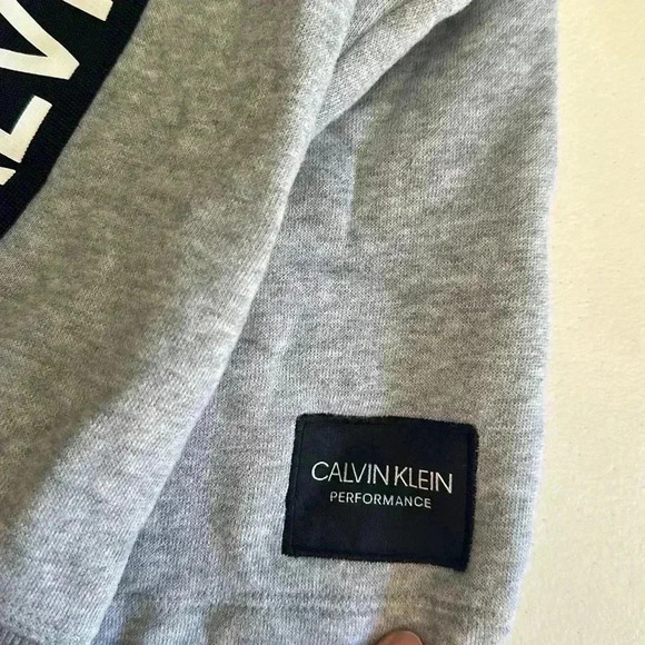 Calvin Klein - Picture 2 of 4